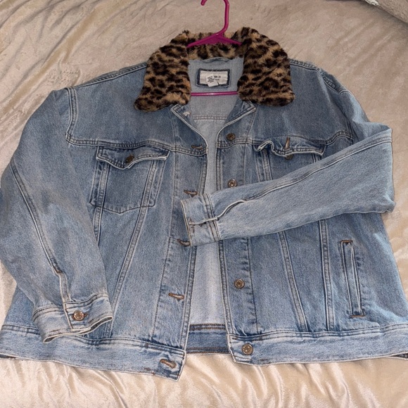 Denim Jacket with Leopard Print Collar - Picture 3 of 7